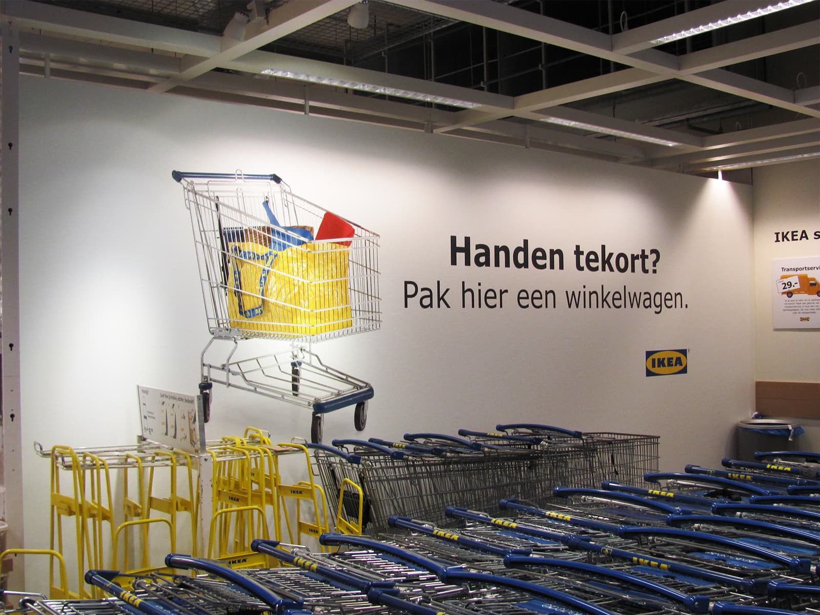 winkelaankleding bij winkelwagens in de ikea